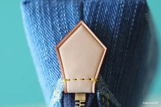 Cosmétique Vuitton PM Louis Pochette 0408